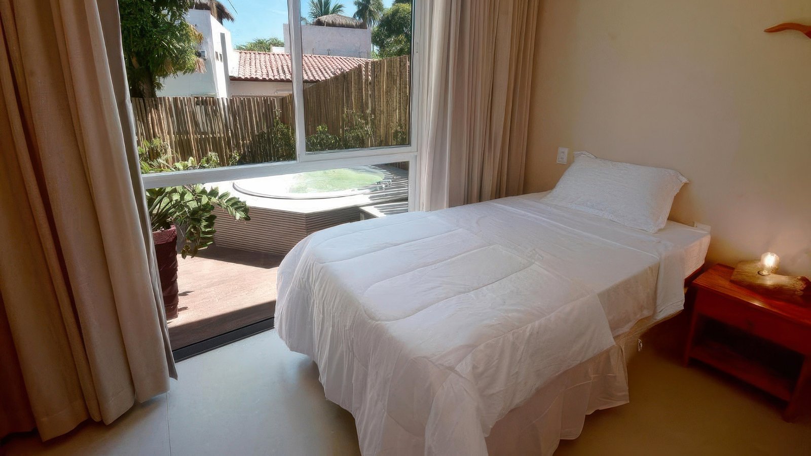 Bangalô Jardim com Jacuzzi Privativa